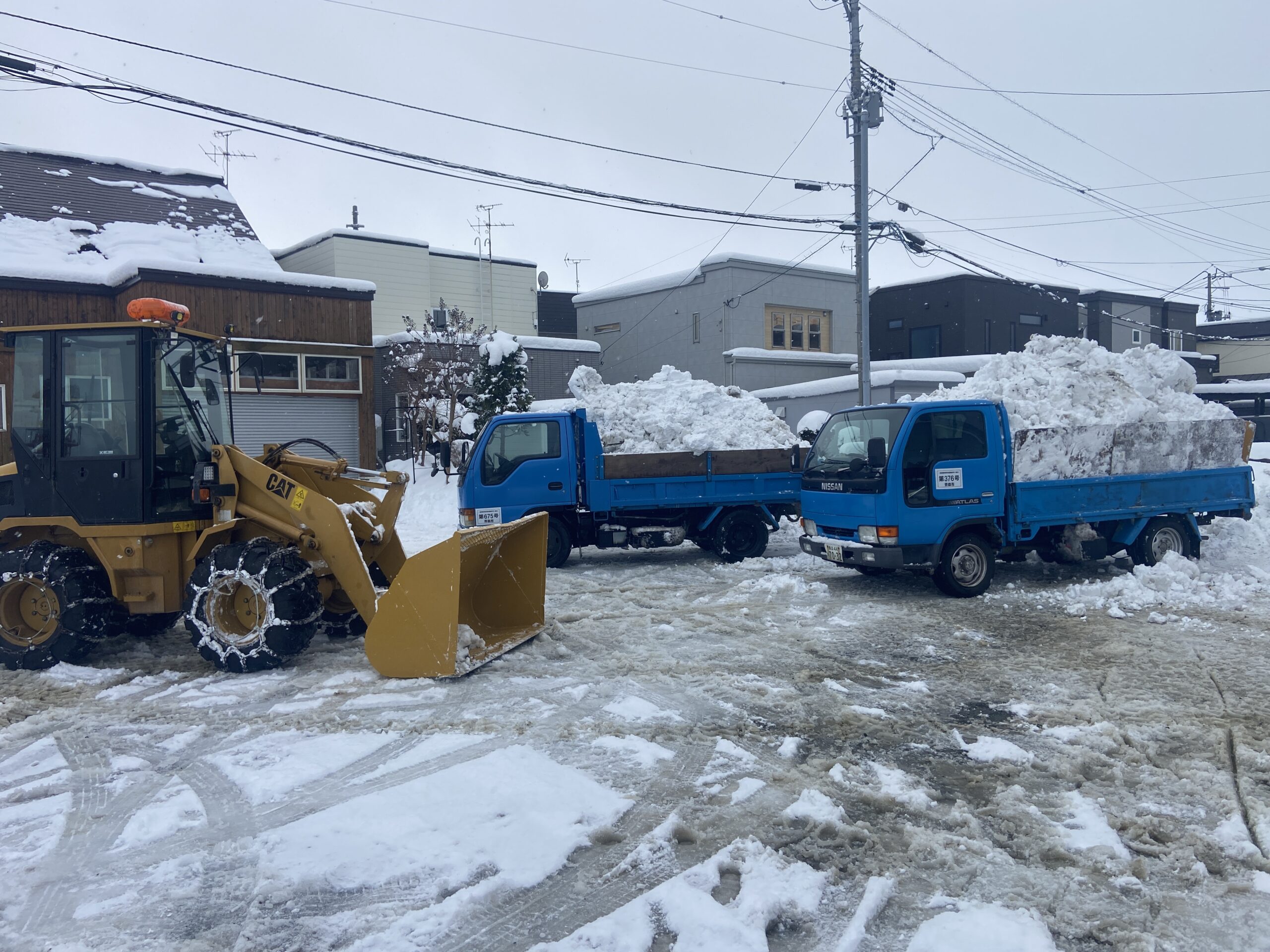 青森市にて重機やダンプを使用しての除雪、排雪作業